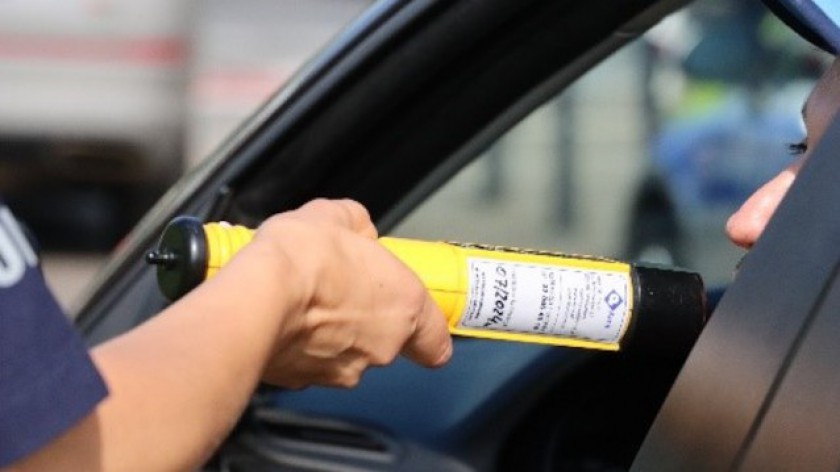 Kompletnie pijany kierowca wpadł w ręce chojnickiej policji. Miał ponad 2,5 promila alkoholu