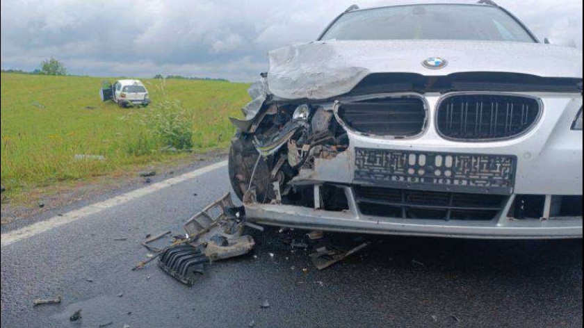 Zderzenie dwóch samochodów osobowych na drodze krajowej nr 20. Są utrudnienia w ruchu (FOTO)