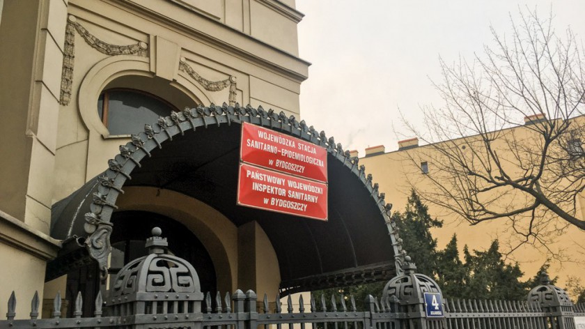 Są pierwsze wyniki z laboratorium: w obozie w Pile, w jednym ze źródeł wody wykryto bakterie z grupy coli