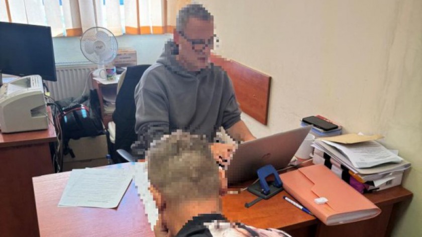 Uszkodził drzwi wejściowe i okradł sklep w Czersku. Przyśniło mu się, iż ma zgłosić się na policję