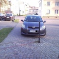 ´ten słupek wyznacza moje miejsce parkingowe´