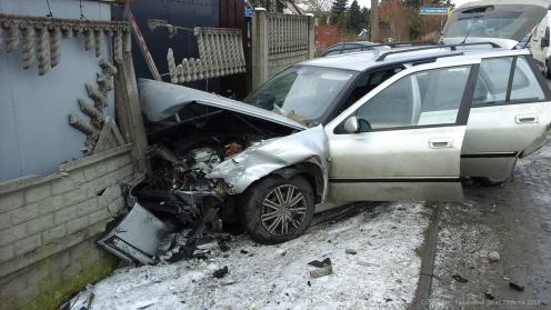 Zderzenie dwóch samochodów osobowych w Czersku