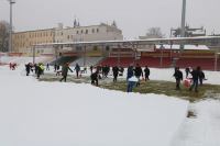 Odśnieżanie przed Cracovią i pożegnanie z Bytovią. Posłuchaj reportażu z akcji Chojniczanki i rozmowy z Adrianem Stawskim