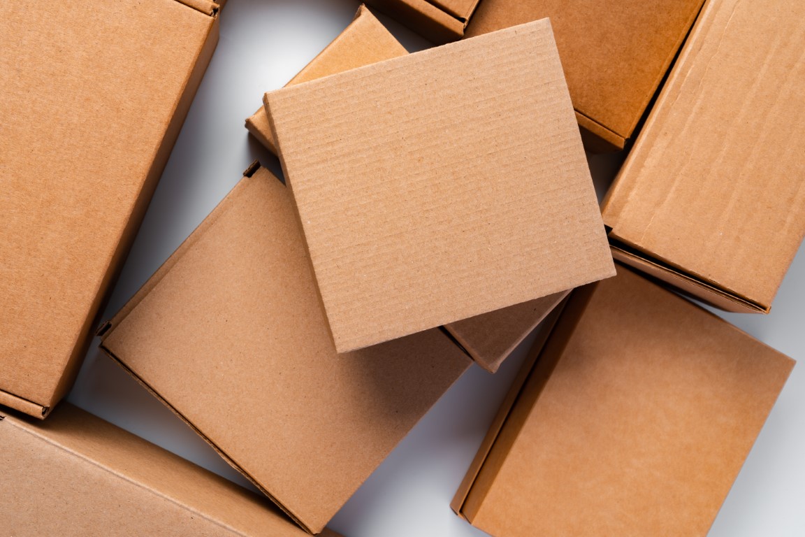 Jak przygotować paczki do wysyłek w szczycie sezonu? Kompletny poradnik przed świętami