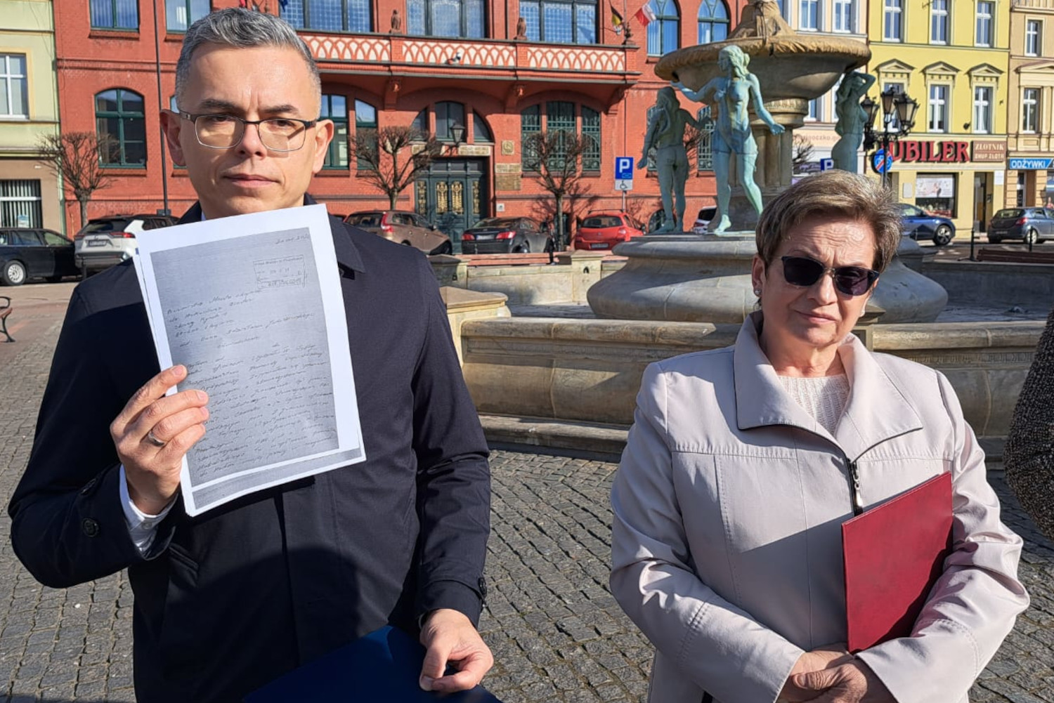 "Burmistrz Chojnic uwiarygodnił esbecki donos". Opozycja staje murem za radnym Zdzisławem Januszewskim